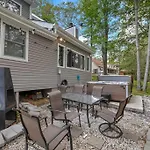 Dresser Lake Point Chalet - Hot Tub