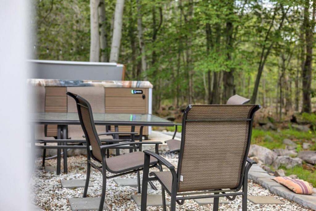 Dresser Point - Hot Tub